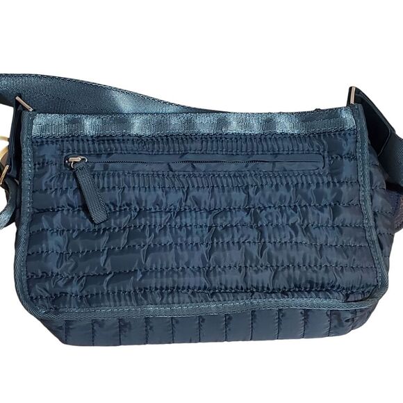 NWT Tommy Bahama Mini Mighty Quilted Crossbody Bag Seatbelt Adjustable Strap - Picture 6 of 8